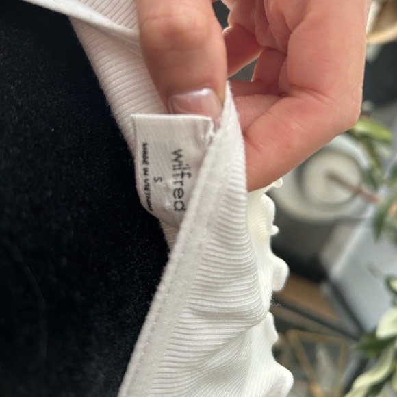 Aritzia Wilfred top - Picture 3 of 3